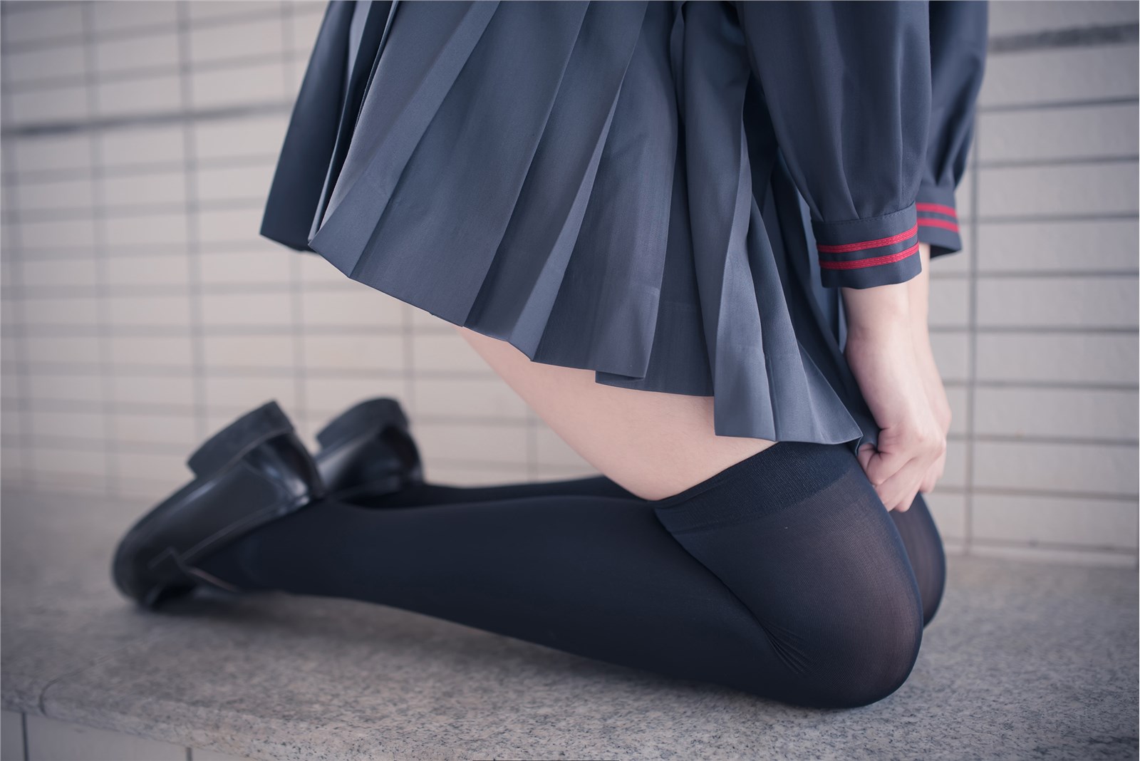 Rabbit playing with black silk knee socks(21)